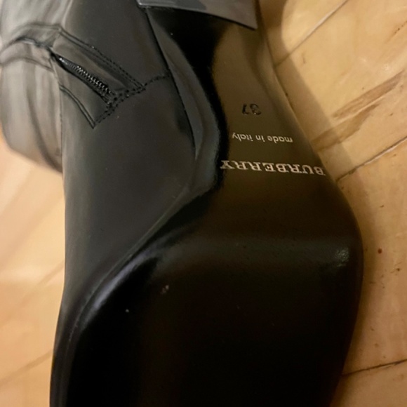 Burberry knee high boots - Picture 2 of 6